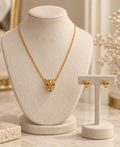 Ensemble Panthère Émeraude en plaqué or, collier et boucles d’oreilles assorties