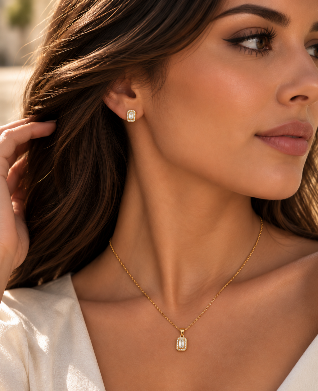 Ensemble Éclat Royal en plaqué or avec collier et boucles d’oreilles assorties