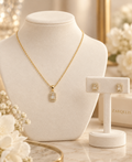 Collier et boucles d’oreilles Ensemble Éclat Royal sur présentoir