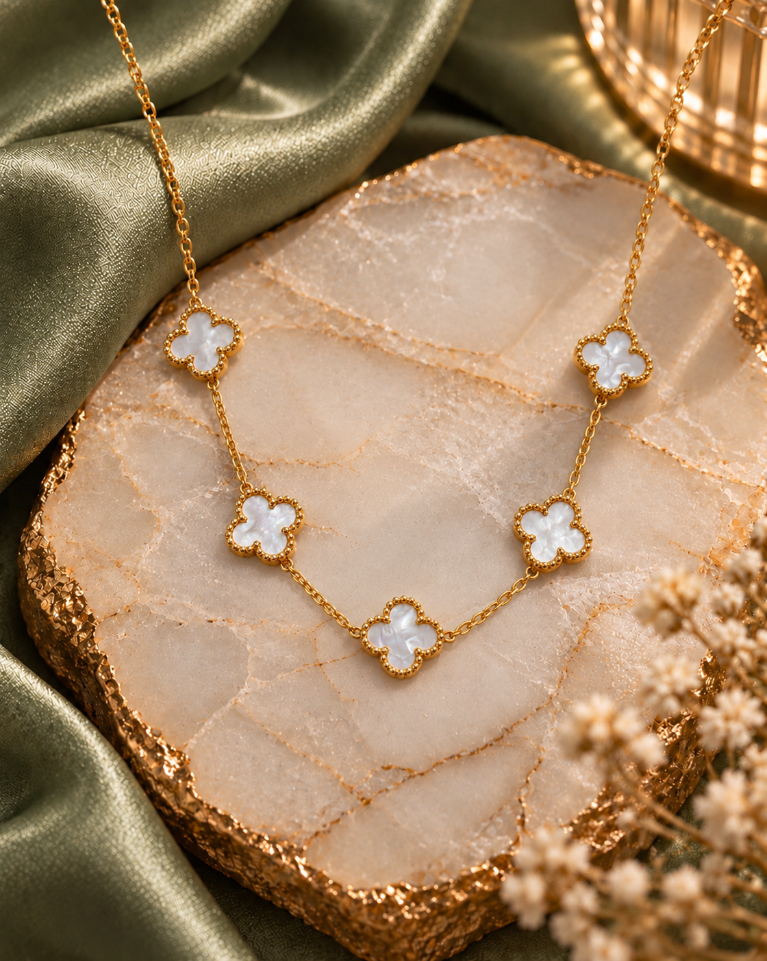 Collier Trèfle Blanc – Plaqué Or 18K