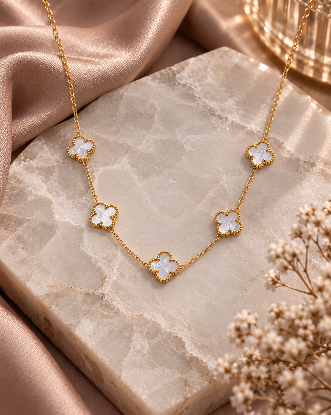 Collier Trèfle Blanc – Plaqué Or 18K